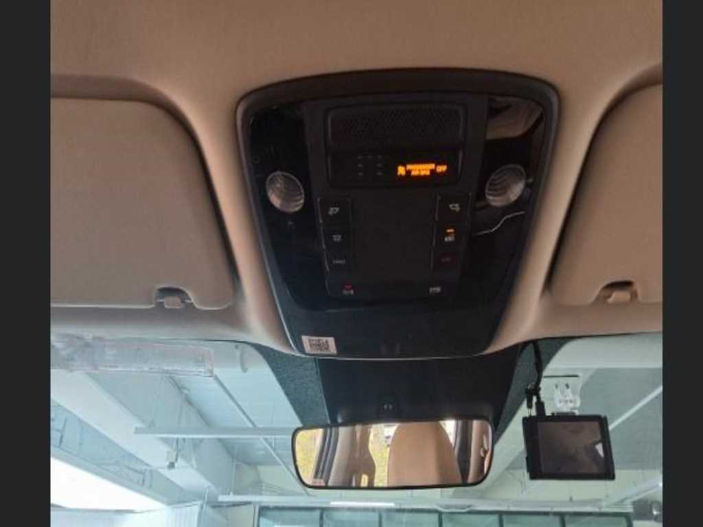 KIA Carnival - Vista 5