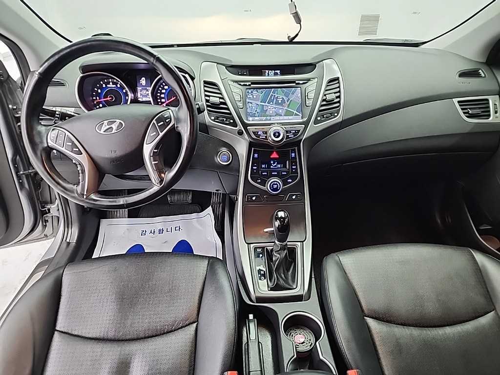 HYUNDAI Avante - Vista 7