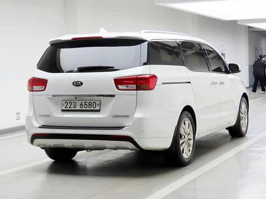 KIA Carnival - Vista 4
