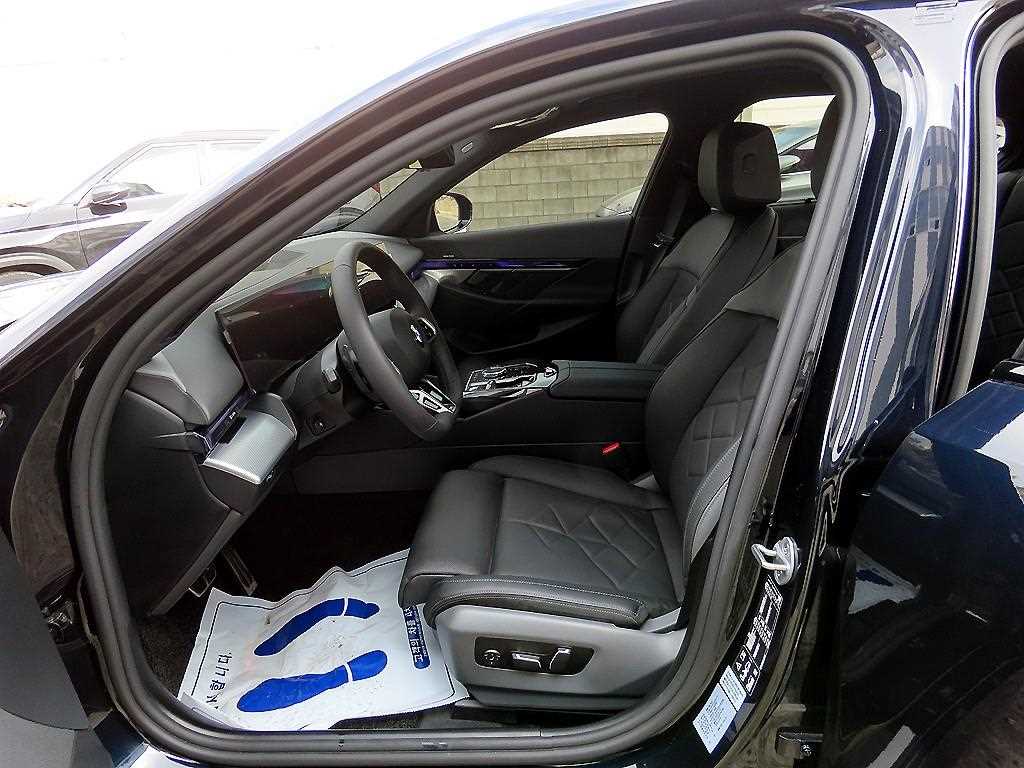 BMW 5 Series - Vista 5