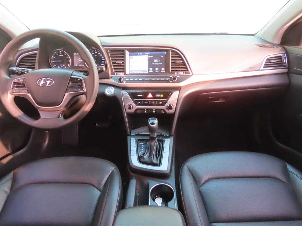 HYUNDAI Avante - Vista 7