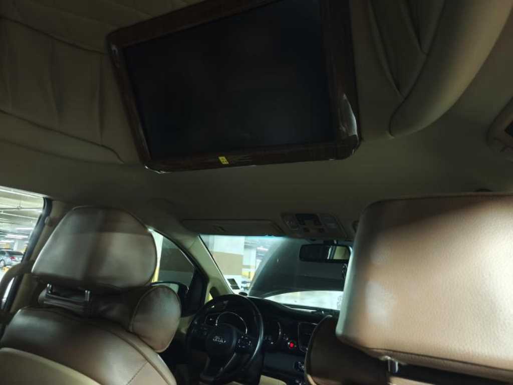 KIA Carnival - Vista 6