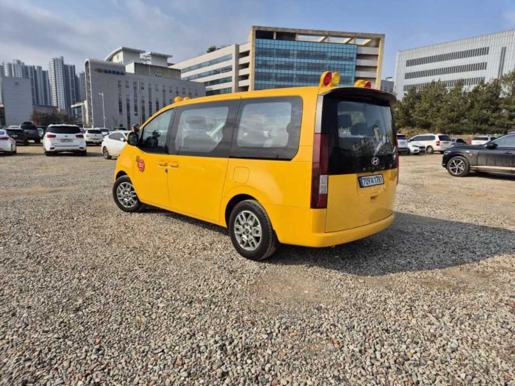 HYUNDAI Staria - Vista 5