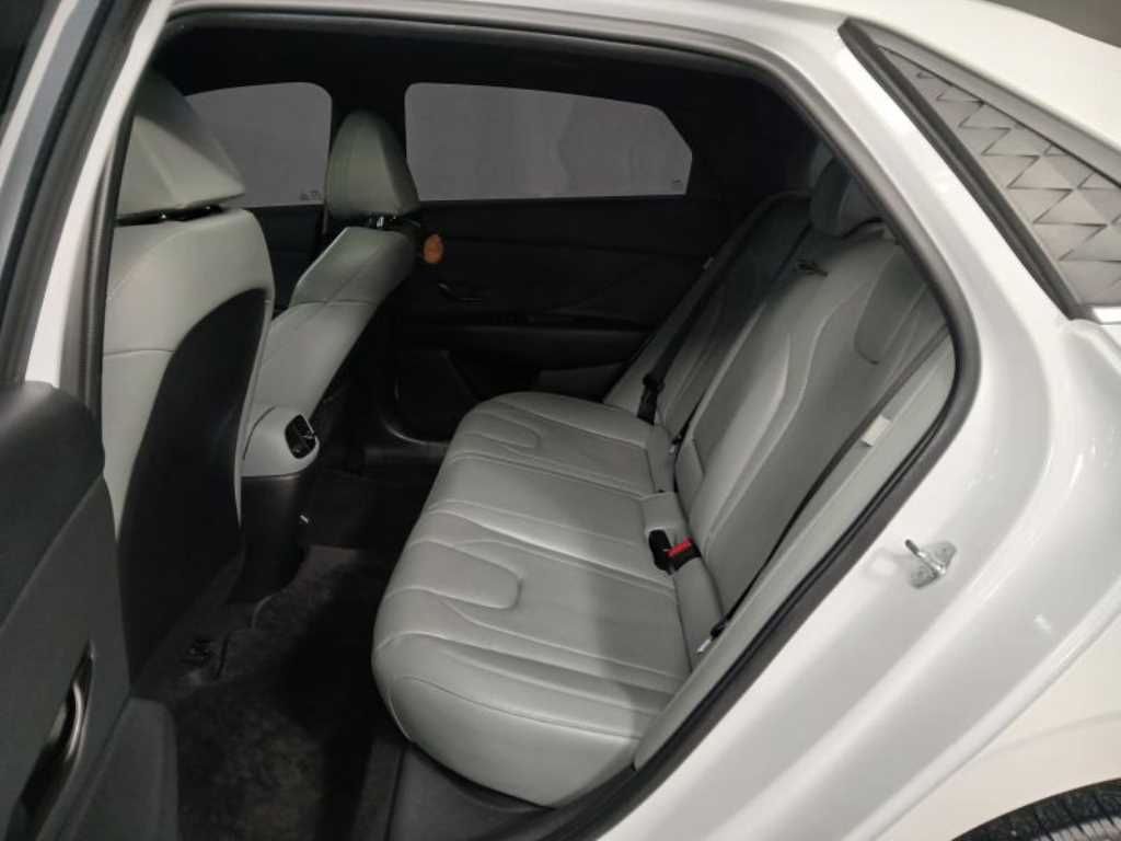 HYUNDAI Avante - Vista 7