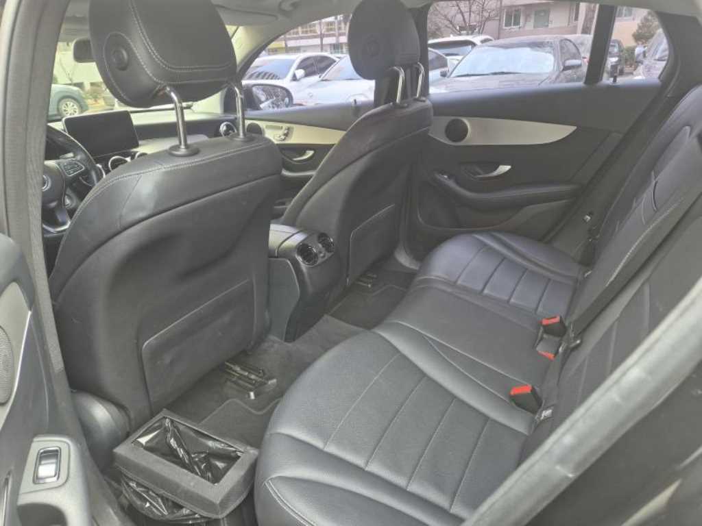 Mercedes Benz GLC Class - Vista 7