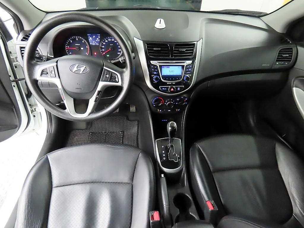 HYUNDAI Accent - Vista 7