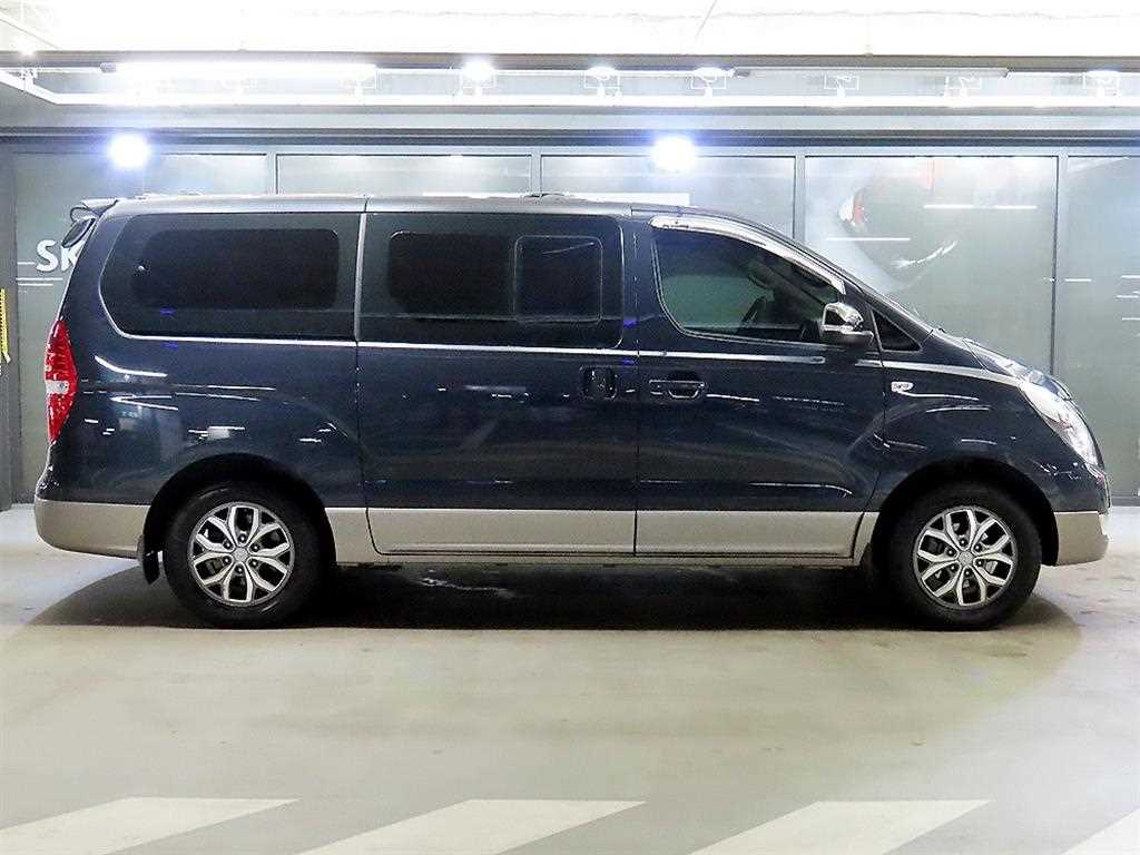 HYUNDAI Starex - Vista 3