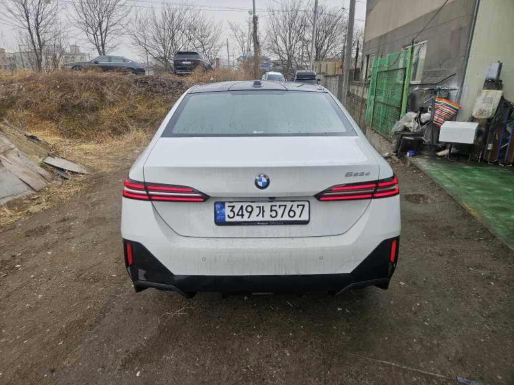 BMW 5 Series - Vista 5