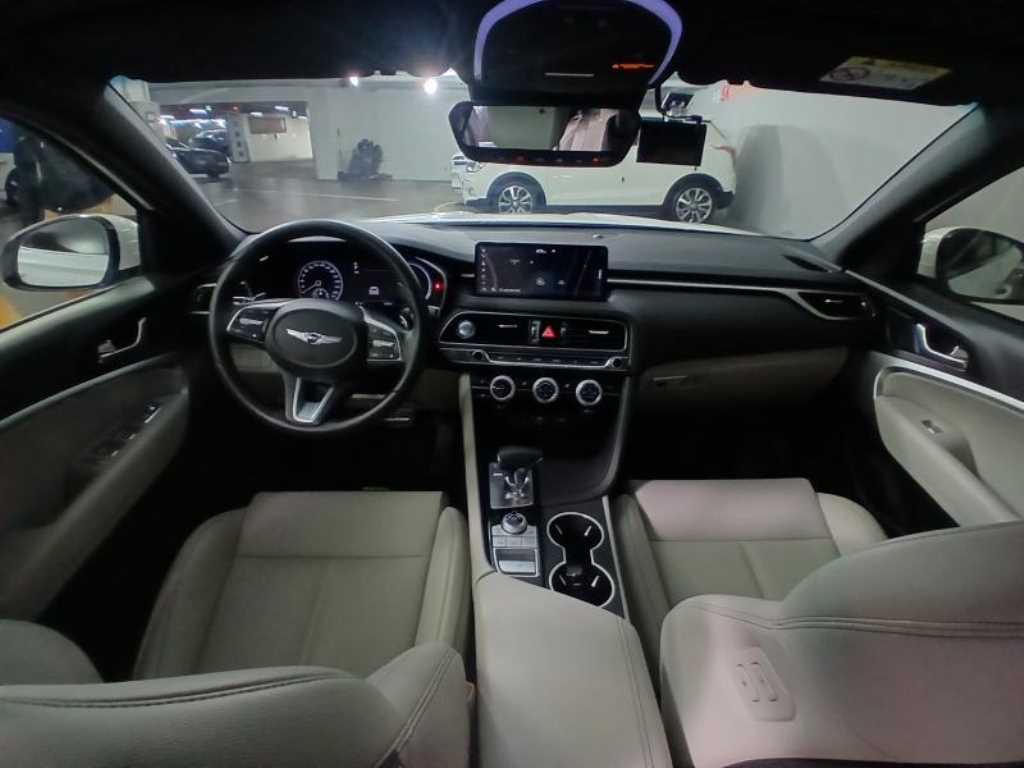Genesis G70 - Vista 6