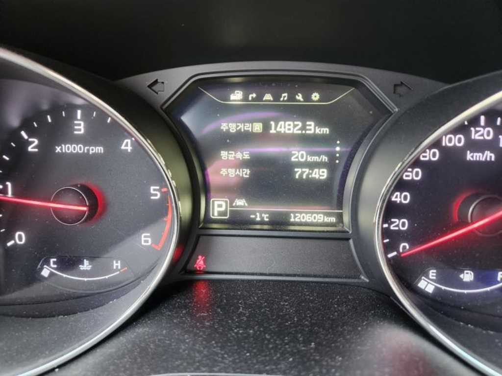 KIA Carnival - Vista 5