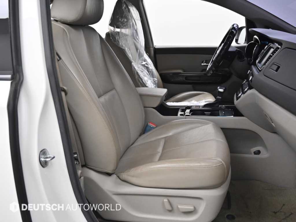 KIA Carnival - Vista 10