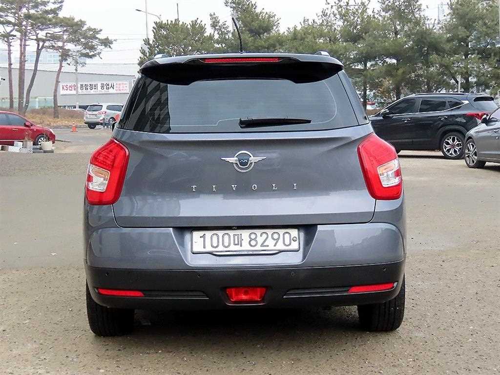Ssangyong Tivoli - Vista 4
