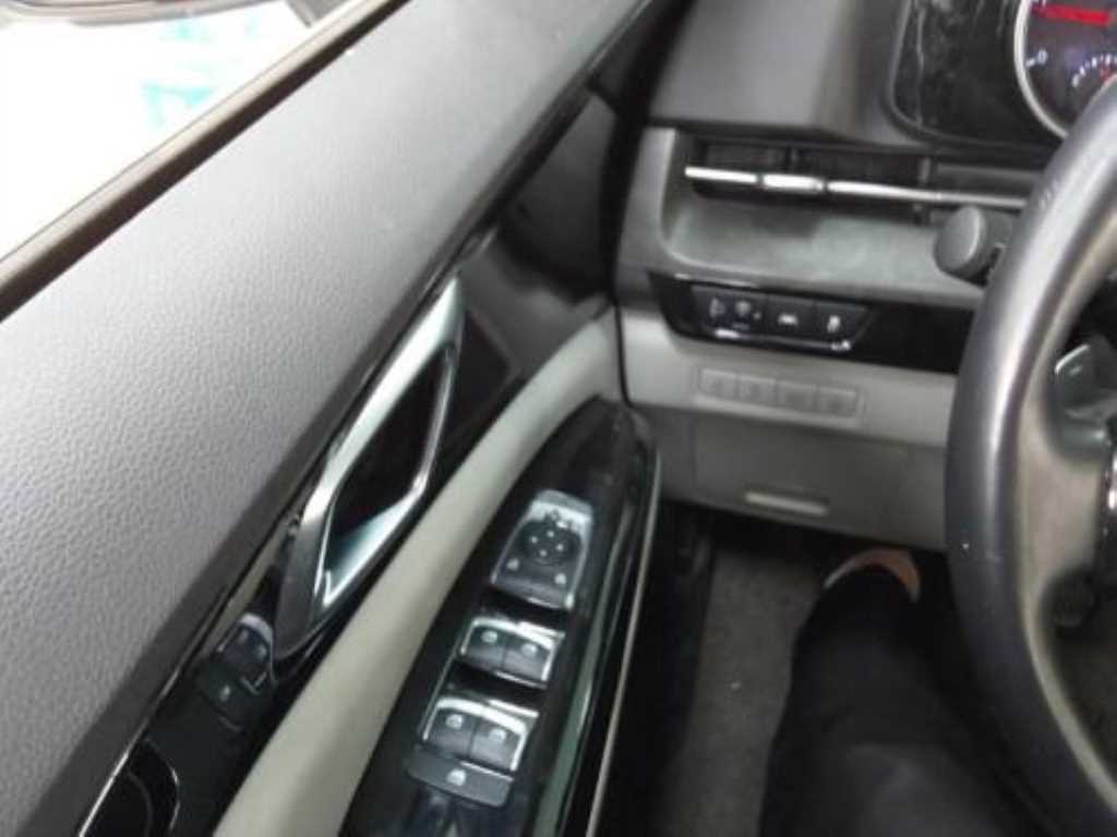 KIA Carnival - Vista 2