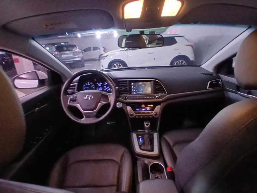 HYUNDAI Avante - Vista 6