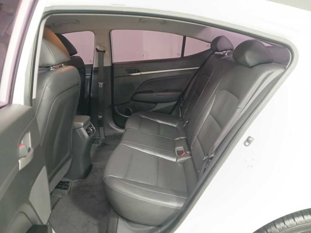 HYUNDAI Avante - Vista 7