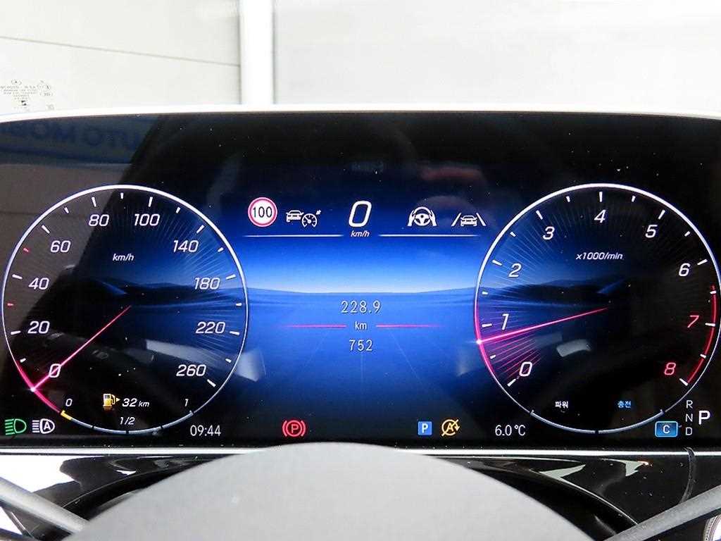 Mercedes Benz E class - Vista 8