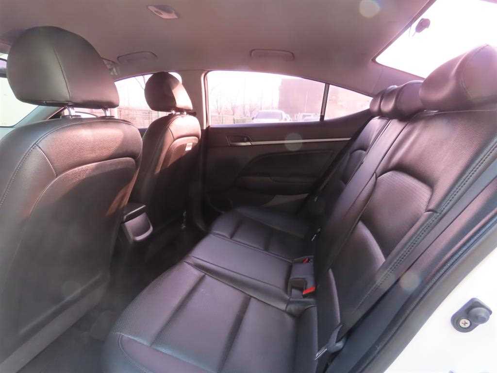 HYUNDAI Avante - Vista 6