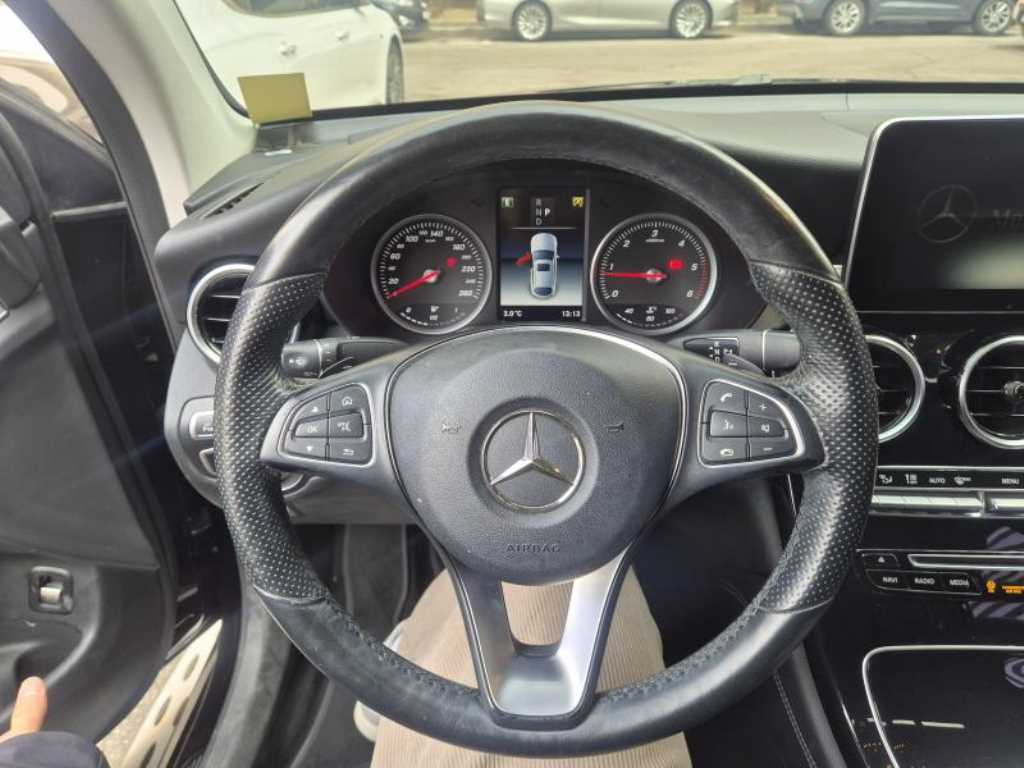 Mercedes Benz GLC Class - Vista 10