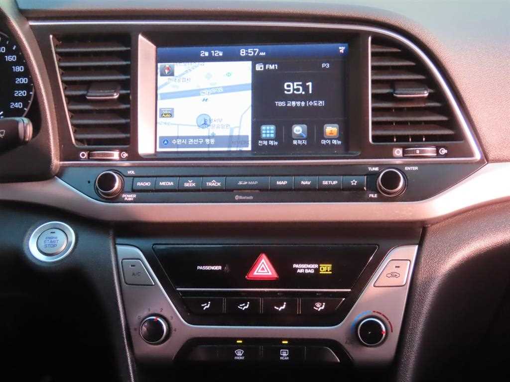 HYUNDAI Avante - Vista 9