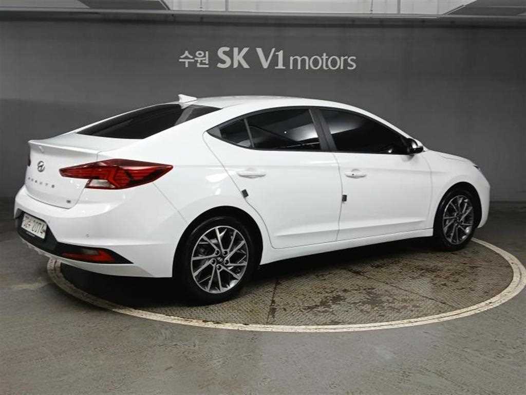 HYUNDAI Avante - Vista 4