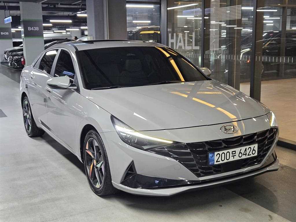 HYUNDAI Avante - Vista 3