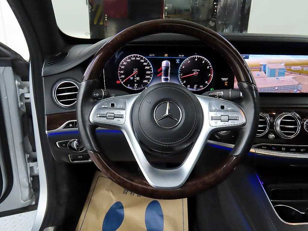 Mercedes Benz S Class - Vista 9