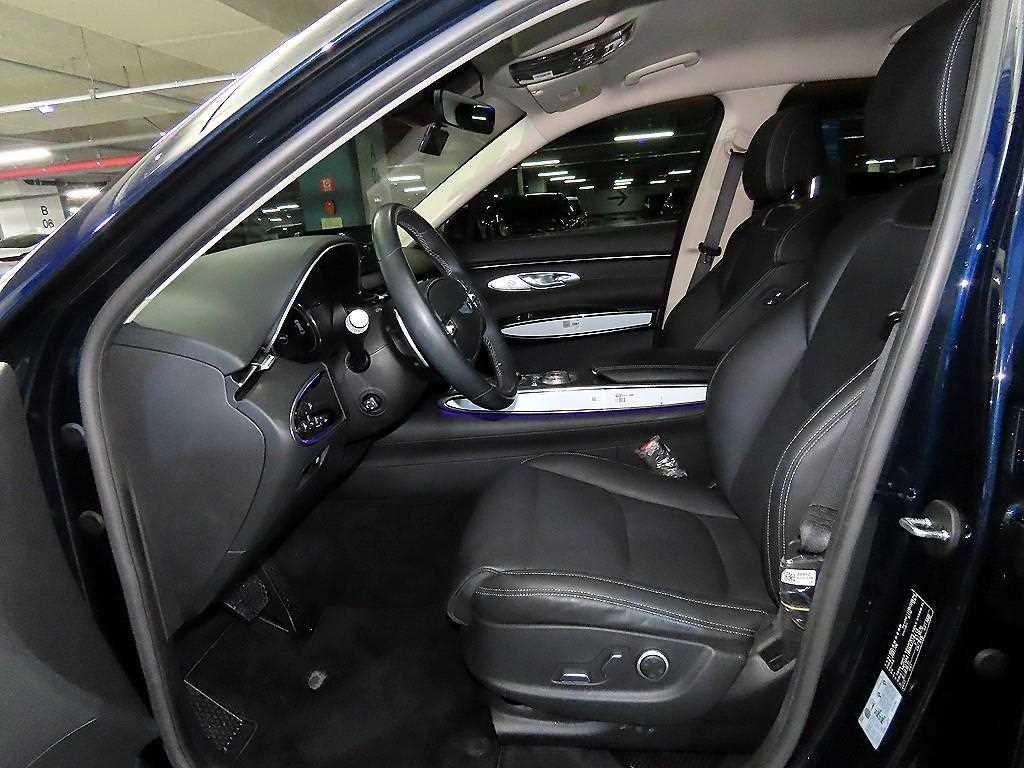 Genesis GV70 - Vista 6