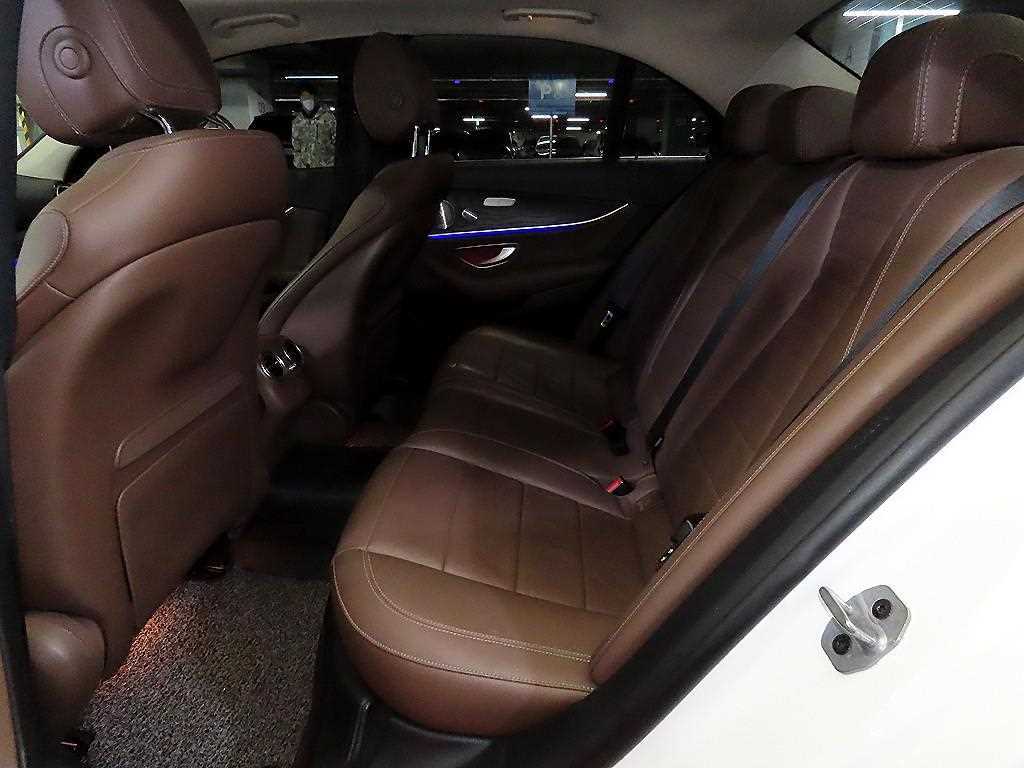 Mercedes Benz E class - Vista 7