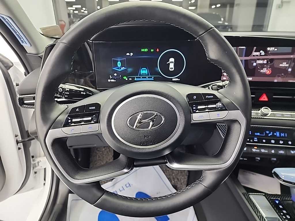 HYUNDAI Avante - Vista 9