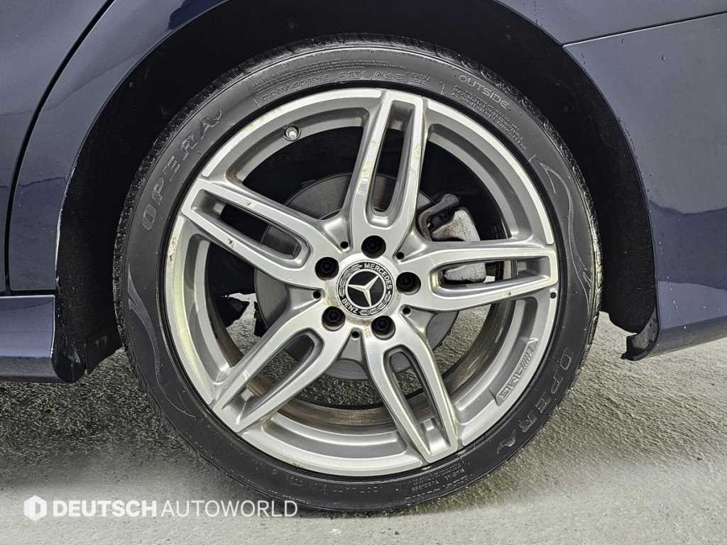 Mercedes Benz CLA Class - Vista 5