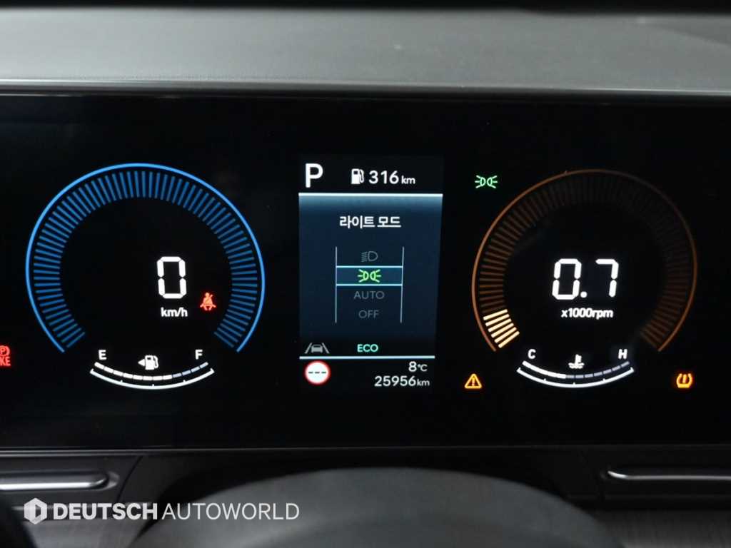 HYUNDAI Kona - Vista 8