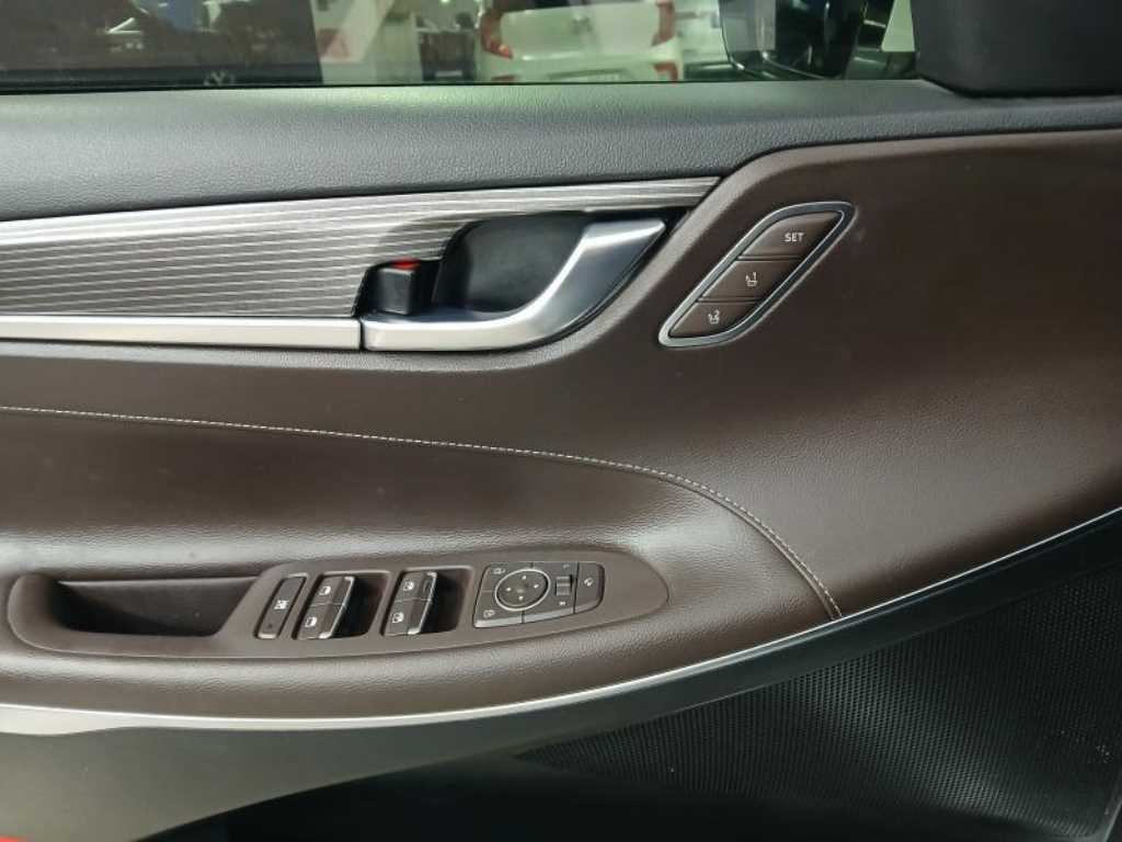 HYUNDAI Grandeur - Vista 10