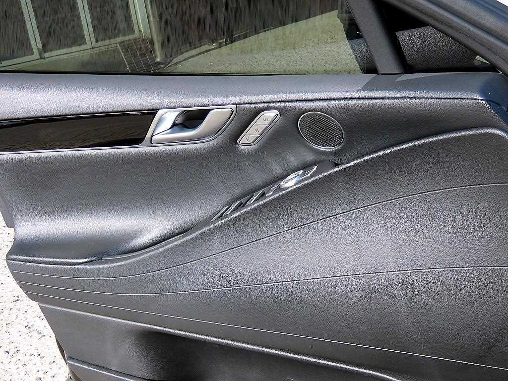 Genesis G80 - Vista 12