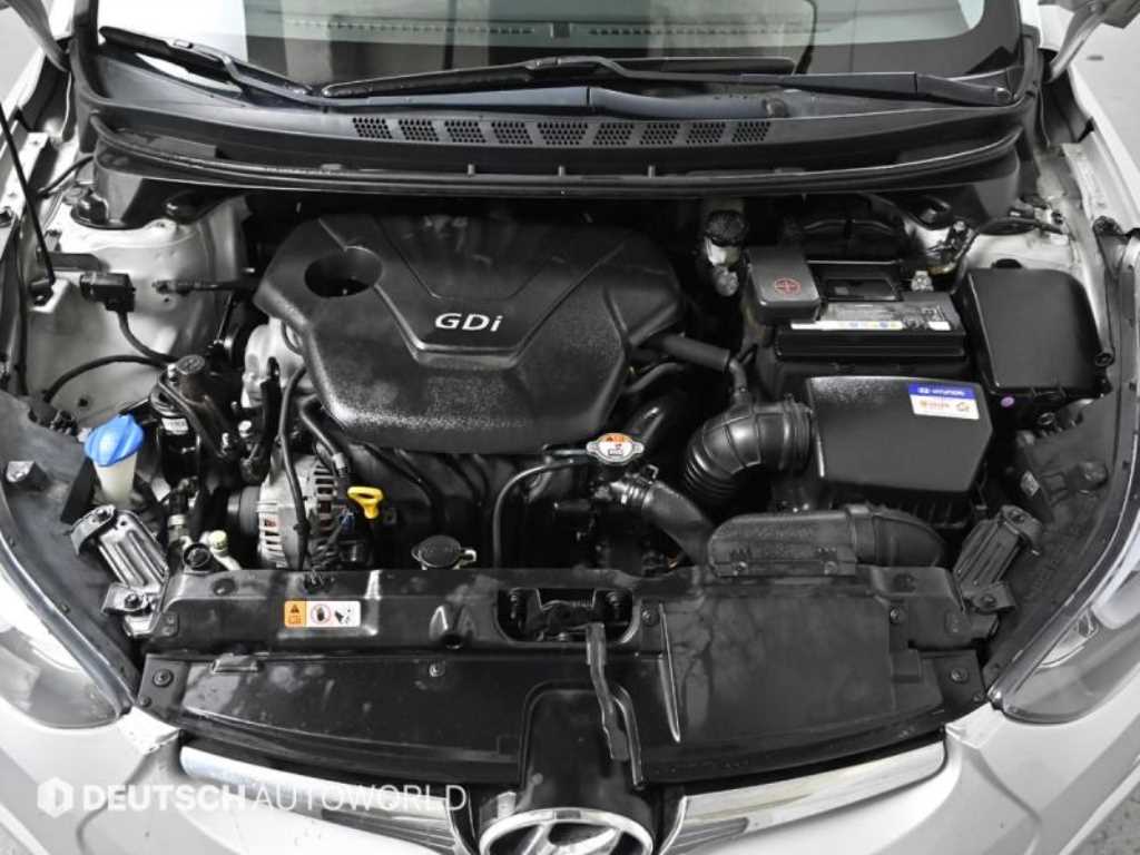 HYUNDAI Avante - Vista 6