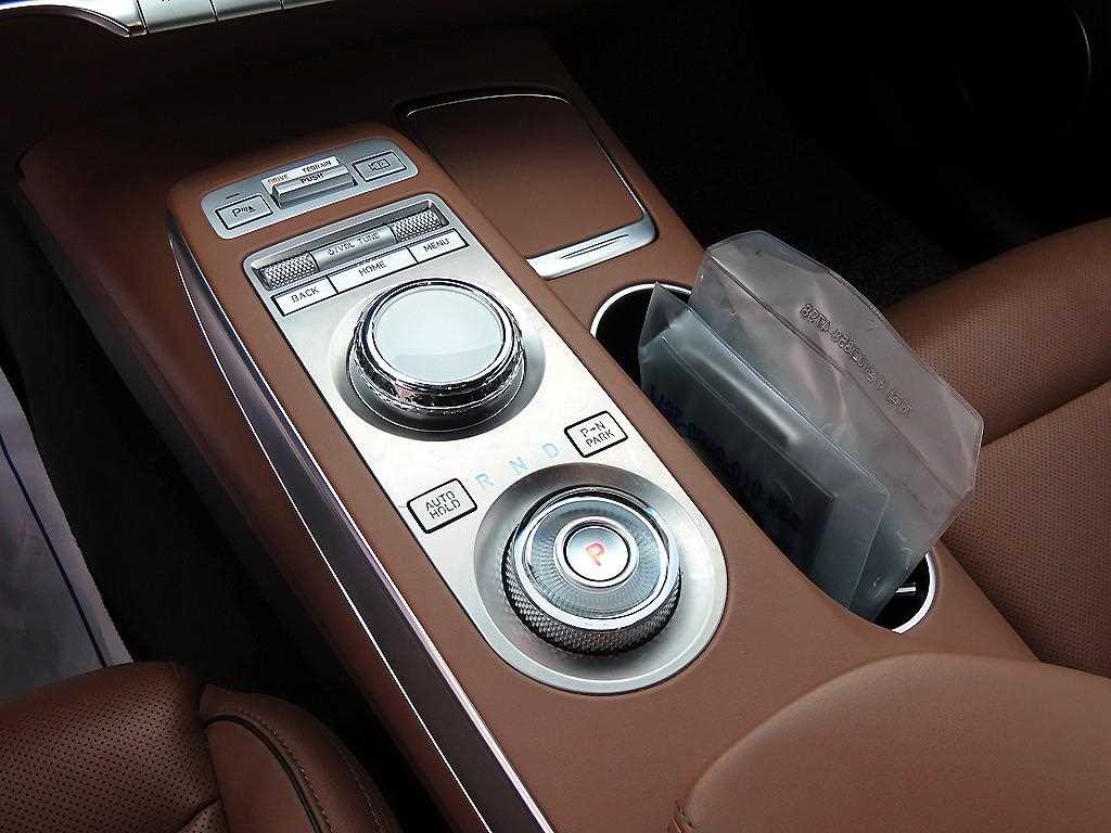 Genesis GV70 - Vista 11