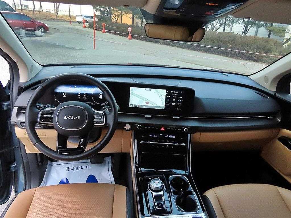 KIA Carnival - Vista 7