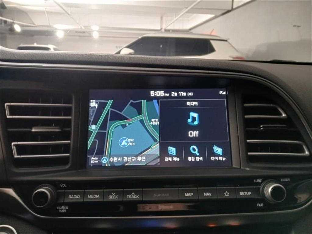 HYUNDAI Avante 2019 Blanco - Importación desde Corea - HF Imports Iquique - Foto 13