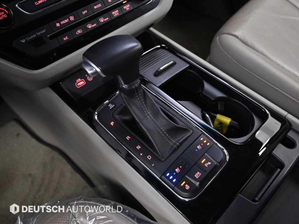 KIA Carnival - Vista 9