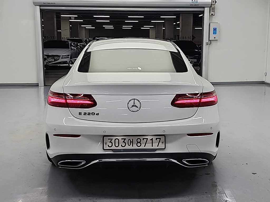 Mercedes Benz E class - Vista 3