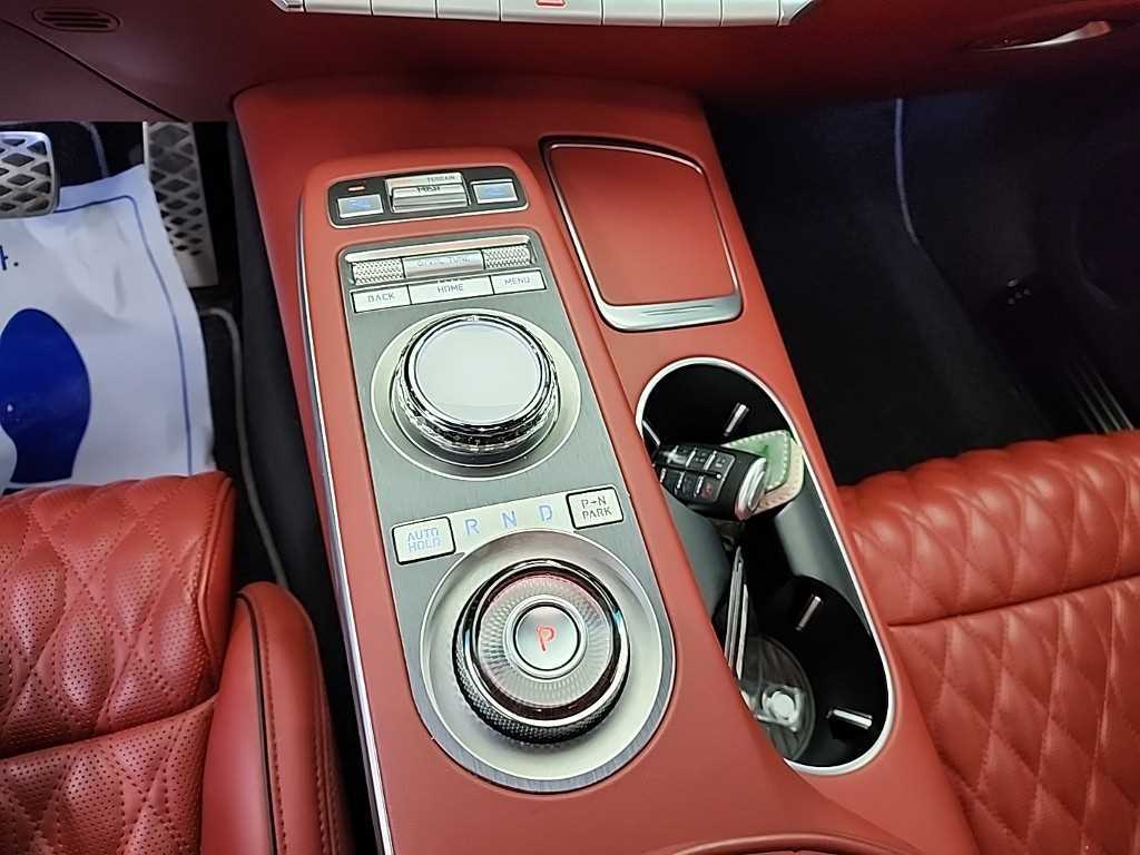 Genesis GV70 - Vista 8