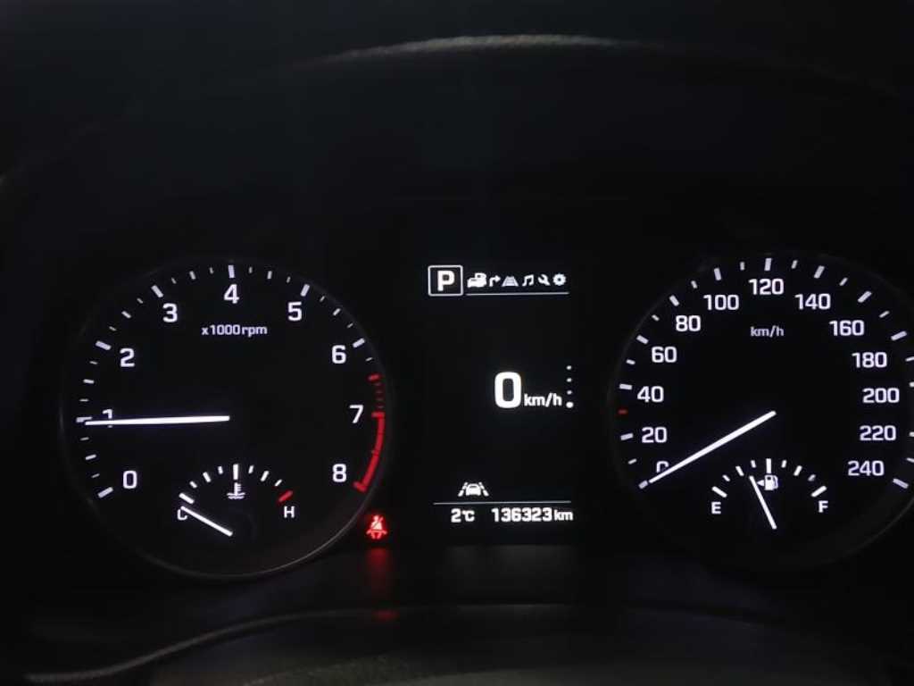 HYUNDAI Avante - Vista 8