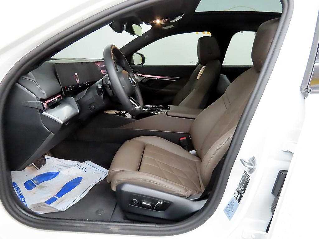 BMW 5 Series - Vista 5