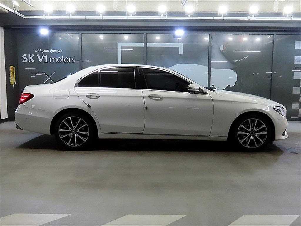 Mercedes Benz E class - Vista 3