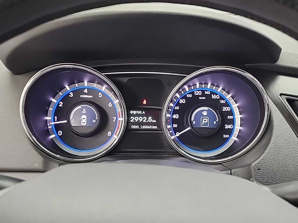 HYUNDAI Sonata - Vista 6