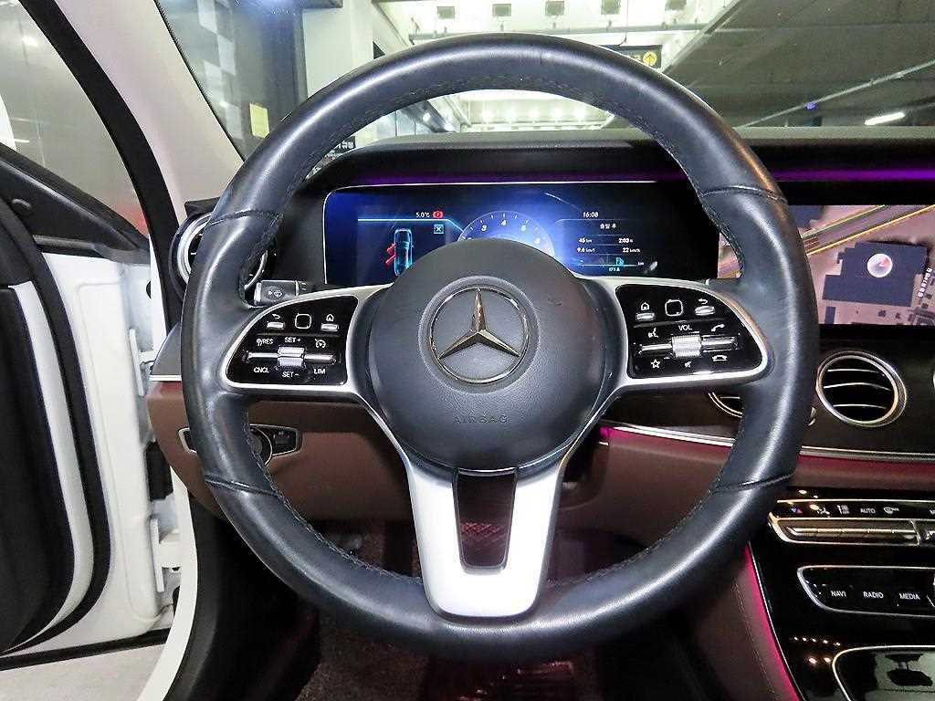 Mercedes Benz E class - Vista 8