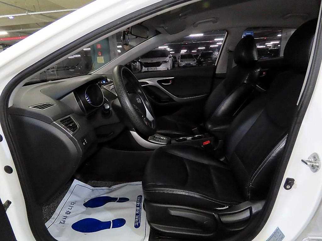 HYUNDAI Avante - Vista 6