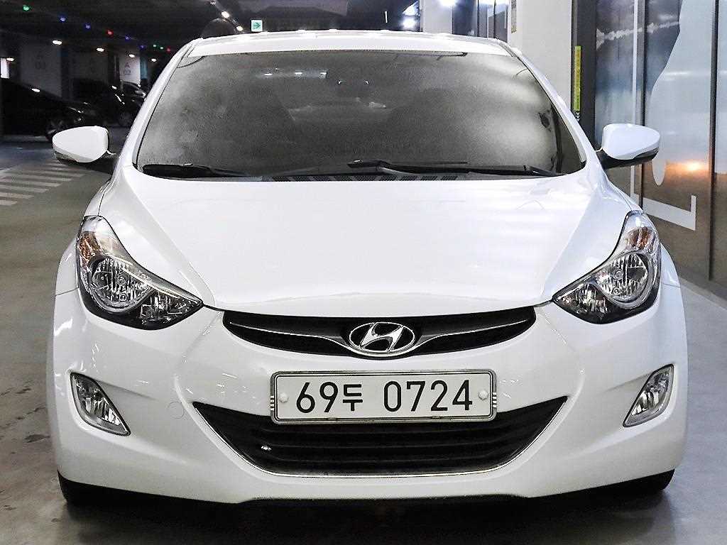 HYUNDAI Avante - Vista 2