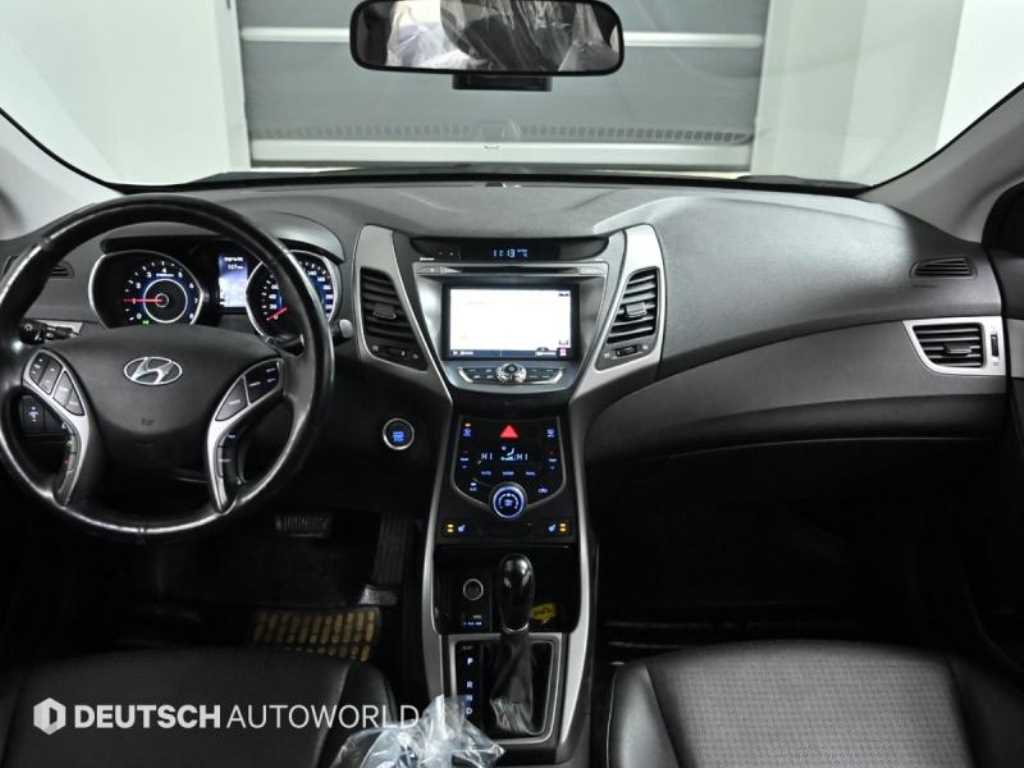 HYUNDAI Avante - Vista 7