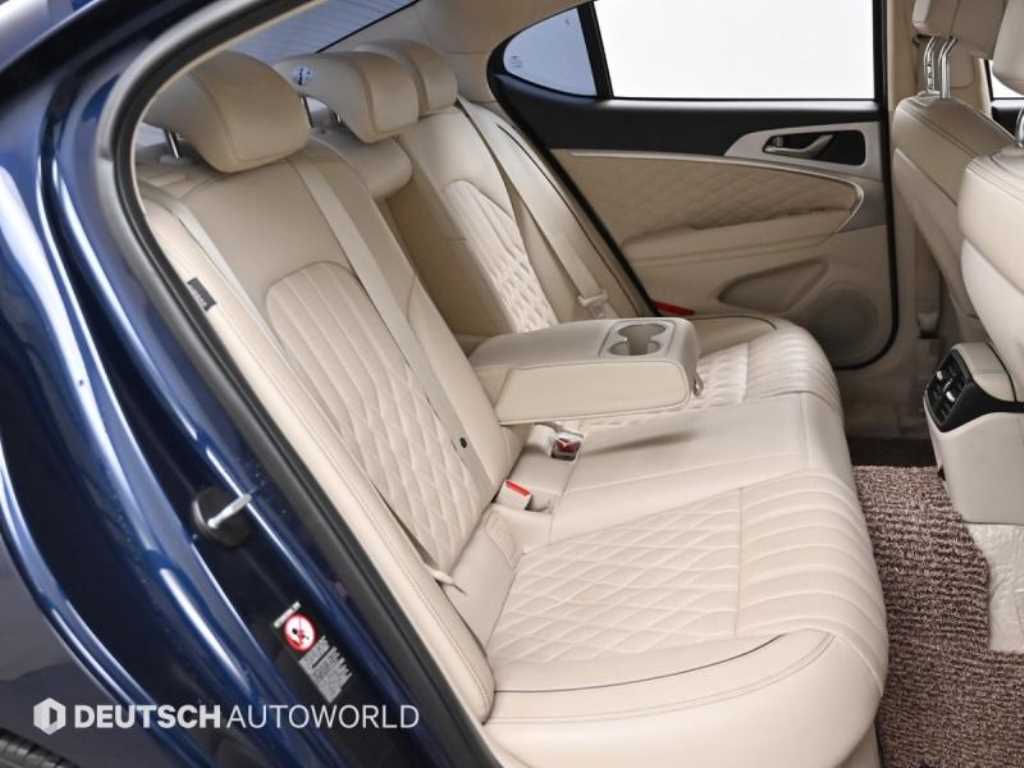 Genesis G70 - Vista 12