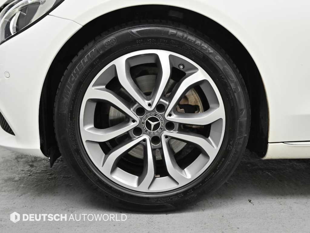 Mercedes Benz C Class - Vista 5